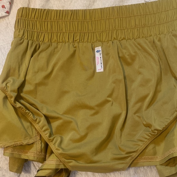 Mustard Yellow Smocked Waist Skirt with Pocket Detail size xs new with out tag - Picture 6 of 7